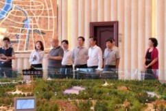 6月16日，新疆生产建设兵团国资委主任、党委书记钟永毅，招商局集团郭健、任忠光一行莅临洪大集团参观考察指导工作。集团董事长刘如强，总经理、党委书记余小玲，监事会监事长姜泓声等高管热情接待。