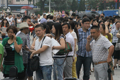 城市新名片 江西商贸新标杆 万人抢商机 新洪城大市场招商火爆