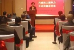 11月7日下午，百货区党员代表、会员代表欢聚一堂，共同举办了一场融合和谐的“共建洪大凝聚力、互动双赢促发展”活动。洪大集团副总经理、洪大商会会长陈立群，洪大集团党委副书记、洪大商会党总支书记王跃军，洪大集团企划总监刘宇青，洪大百货区的党员和会员代表等70余人出席了活动。