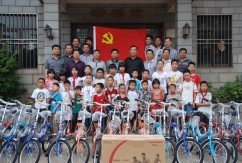 洪大集团党委、商会六一走访南昌SOS儿童村