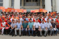 洪大集团捐资20万助力东新乡奖教助学大会