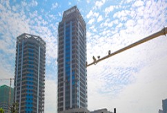 C3C4写字楼室外幕墙填件和室内龙骨安装工程完成过半