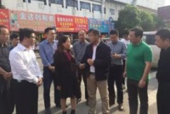 春意俨然，大地生辉，4月24日下午，江西省爱卫办主任李增明、南昌市政府副秘书长魏小俊、南昌市爱卫办主任徐国水等省市区及洪城商圈领导一行莅临洪城大市场