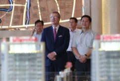 近日，应集团董事长刘如强的邀请，花旗银行全球CEO Peter Clive Charrington一行莅临新洪城大市场项目考察。