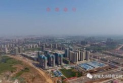 从上空眺望，不难看出新洪城大市场的整体规划，市场交易区，生活服务区，休闲文化区，长薪文旅区都能在这图上一一尽显。