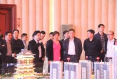 3月29日，省发改委重点办领导及参加培训班的全省各市县区重点办主任来到新洪城大市场项目现场进行调研。集团总经理余小玲、集团副总经理陈立群、集团副总经理王跃军等相关部门领导热情接待。