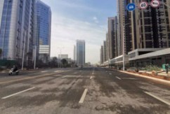 新洪大公交枢纽于今年7月开工，计划2021年完工。新洪大公交枢纽与在建中的地铁四号线东新站无缝对接，待2021年底地铁四号线通车，大家出站就能乘坐公交，前往各个区域，减少步行路程。