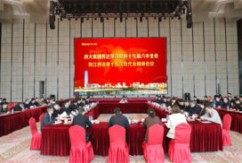 11月30日，洪大集团在C9多功能厅召开集团中层以上管理人员大会，传达学习党的十九届六中全会精神和江西省第十五次党代会精神，安排部署贯彻落实工作。集团党委书记余小玲，党委委员、总经理陈立群，纪委书记贾林，党委委员、监事长刘向飞，党委副书记王跃军等领导参加会议。 