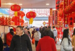 红红火火迎龙年！探营新洪城大市场年画一条街