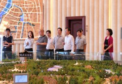 6月16日，新疆生产建设兵团国资委主任、党委书记钟永毅，招商局集团郭健、任忠光一行莅临洪大集团参观考察指导工作。集团董事长刘如强，总经理、党委书记余小玲，监事会监事长姜泓声等高管热情接待。