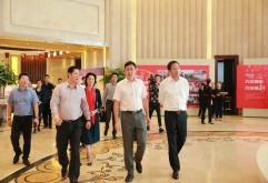 近日，时任南昌市副市长凌卫在南昌县县长陈翔、常务副县长张东林的陪同下，来到新洪城大市场项目调研指导工作。