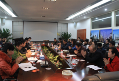 新年伊始，洪大集团就将现有新市场招商专项工作小组与昌南洪城大市场升级改造建设总指挥部相关招商运营机构及人员进行优化整合。1月7日下午，洪大集团召开了招商运营业务职能整合大会，会议对启动招商运营整合工作进行全体动员，并对工作进行部署。