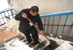 冰冻三尺何所惧　同心协力保安全