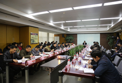 2月3日上午，洪大集团召开了以“总结反思2014、谋划攻坚2015”为主题的2015年经济工作会议。会议上，集团各部门及下属公司对2014年工作做述职报告，提出2015年工作目标，集团考核小组通报了2014年度集团各单位考核情况。