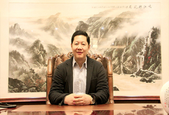 八骏嘶风传捷报，五羊腾跃展新图！值此羊年新春佳节到来之际，我谨代表江西洪大集团给大家拜年了，祝大家阖家幸福、万事如意、身体健康、财源广进！