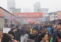 洪城大市场年关销售火爆 人潮涌动，堪比“春运”