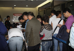 10月6日，新洪城大市场原租户资格认租的第二天，商户的热情持续高涨，认租现场排成了长龙，商户都期待第一时间完成新市场的商铺认租。