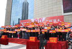 提起洪城大市场，相信没有一个南昌人不知道，据统计，南昌人70%的生活用品都来源于洪城大市场，2015年9月15日，中国人力资源社会保障部、中国商业联合会授予洪大集团“全国商贸流通服务业先进集体”荣誉称号，此次表彰是我国商贸服务业近50年来首次举行的全国性先进集体和劳动模范表彰。