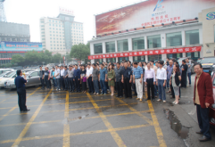 洪大集团党委、洪城大市场商会举行义务接送高考学生启动仪式