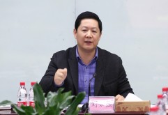 2016年12月31日，洪大集团在一号会议室召开2017年经济工作推进会，会议以“总结反思过去，谋篇布局未来”为主题，打破各部门述职的常规，集中聚集在不谈成绩，全面总结分析困难和问题，以及2017年主要工作计划打算。