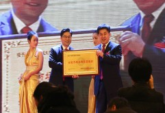 1月16日，以“大市场 大融合 大发展”为主题的洪城大市场商会、商会党总支2016年总结表彰大会暨2017年迎新春联谊会在力高皇冠国际酒店隆重举行，现场高朋满座、喜气洋洋！