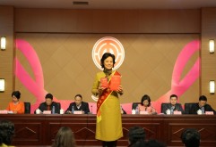 3月6日，江西省总工会举行纪念“三八”国际劳动妇女节107周年表彰大会，江西省人大常委会副主任、省总工会主席谢亦森出席会议并为获奖单位和个人颁奖。会上，洪大集团党委书记、总经理余小玲荣获“全省五一劳动奖章”称号。