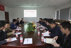 4月11日下午，为更加科学、合理规范新洪城大市场智慧商圈建设，集团常务副总经理姜泓声、集团副总经理、股份公司总经理陈立群、集团总经理助理刘向飞率长薪科技、洪大物流相关负责人一行走访调研江西用友产业园，江西用友软件公司总经理尹纪海、总经理助理孙居宝一行接待。