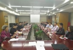 4月26日，洪大商会、商会党总支召开了2017年第三次办公扩大会议，会议由商会会长陈立群主持。