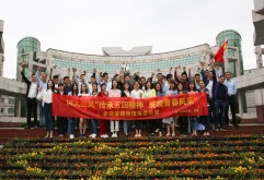 5月4日，洪大集团工会、团委组织公司40余名青年职工到省博物馆海昏侯展参观学习，进一步提高青年职工的人文知识，丰富员工文化生活，以特殊的方式庆祝“五四”青年节。