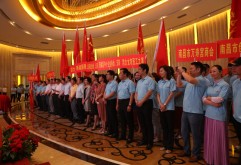 十年寒窗磨一剑，只待今朝问鼎时。伴随着一年一度牵动万家的高考来临，由江西洪大集团党委、南昌市洪城大市场商会、江西电视台二套共同主办的“三风”浩荡 托举梦想———2017年洪大高考爱心接送启动仪式”于6月5日在新洪城大市场隆重举行，近400多辆爱心车辆连续第七年驶上为考生保驾护航的爱心大道。