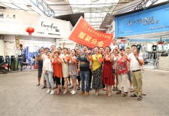 前言：洪城大市场自开展“保文保卫”工作以来，不畏高温酷暑，不分白天黑夜，洪大物业公司、洪大运营公司联合洪城大市场商会义工服务支队对市场环境进行彻底整改，充分调动商户参与度，在做好门前“三包”的基础上，积极参与市场环境整治，主动承担市场“保文保卫”职责，为打赢洪城大市场“保文保卫”攻坚战奉献出自己的一份量。