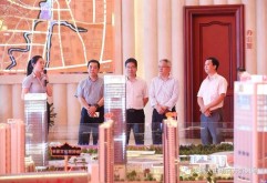 9月27日，南昌市政府副市长马骏一行在南昌县副县长徐斐的陪同下来到新洪城大市场项目现场进行调研，集团副总经理、洪城大市场商会会长陈立群、集团副总经理王跃军一行热情接待。