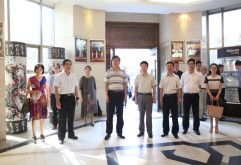 为充分了解和准确掌握各地工商联开展非公党建工作情况。9月26日，全国工商联非公党建工作调研组及省市工商联领导、部分企业、商会党组织书记莅临洪大集团视察指导非公党建工作。集团副总经理陈立群、集团党委副书记王跃军陪同视察。