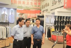 9月30日，集团副总经理陈立群、副总经理王跃军等集团相关领导班子深入市场，对市场实际情况进行探访，同时对市场内多个安全隐患点进行重点排查，并督促各单位负责人要保持高度警惕，责任落实到人。