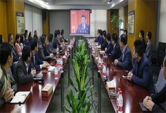 10月18日，中国共产党第十九次全国代表大会（简称党的十九大）于上午9:00在人民大会堂大礼堂开幕。