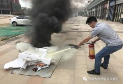 9月30日，洪大·赣江城物业人员走访慰问了已入住的业主，送上国庆、中秋的节日祝福。