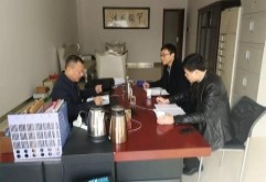 为全面贯彻落实集团下发《关于加强团队建设、营造风清气正良好氛围的通知》文件精神，集团法律事务部经理余昌珊组织召开了法律事务部部门会议，就集团下发的《通知》进行了详细解读，与法务部的员工一起深入学习了《通知》精神。