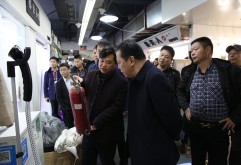 为贯彻落实集团工作例会精神，切实做好冬季消防安全工作的督进考核，12月1日下午，由集团副总经理王跃军、总经理助理刘向飞带队，抽调物业公司、运营公司、保安大队及相关职能部门人员组成联合检查组，对服装世界大楼、新市场重点区域进行了专项检查。