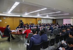 为进一步统一思想、坚定信念、明晰方向，以奋发有为的姿态、务实进取的精神推进新老市场实现平稳、顺利过渡，有力保障集团2018年各项工作稳步、高效、有序推进，3月9日，集团2018年经济工作会议在集团五楼一号会议室顺利召开。集团董事长刘如强、集团总经理余小玲、集团常务副总经理姜泓声、集团副总经理陈立群、集团副总经理王跃军等集团高管及集团各部门、下属公司中层正副职、全体财务人员与会。集团副总经理陈立群主持会议。