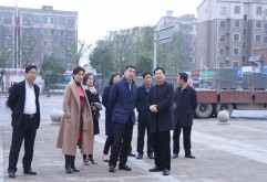 近日，北京银行南昌分行党委书记唐一鸣一行莅临新洪城大市场考察指导，集团董事长刘如强携集团总经理余小玲、监事长姜泓声、常务副总经理陈立群、财务总监刘刚等集团高管热情接待。