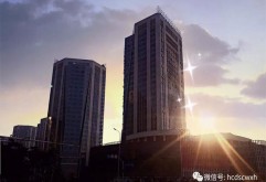 20多年，从青丝到白发，相伴相随；感谢感恩走进你的怀抱；一路走来，蓦然回首的暖意；铭记心里的感恩。