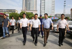 9月26日，南昌市委副书记、市长刘建洋专程莅临洪大集团——洪大服装世界督查消防安全工作