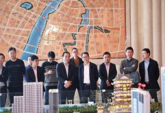 10月30日，江西省商务厅现代服务业处处长饶芝新、调研员傅南一行莅临新洪城大市场考察调研