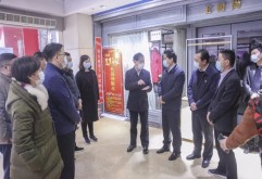 2月27日上午，西湖区委书记梅茂发，区政府副区长、区政府党组成员刘荣鑫、兰杨丽一行莅临洪大服装世界检查指导防疫和复工工作。集团总经理陈立群，党委副书记王跃军，董事龚林，集团党委副书记兼行政部主任许绍辉及洪大运营公司总经理黄志强接待并汇报相关工作。洪城商圈管委会主任胡延等同志陪同。