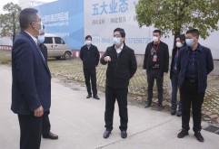 一手抓防疫，一手抓经营，两手都要硬。在全民抗疫的当下，2月28日上午9点，洪大国际酒店用品城正式开市复工。集团总经理陈立群、党委副书记王跃军、副总经理贾林、副总经理刘向飞、集团董事龚林、董事会秘书刘水桂等集团领导现场检查指导了市场疫情防控工作。