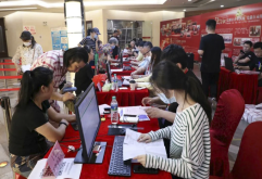 2020年5月6日起，洪大集团开始集中受理南昌市洪城大市场店铺押金的退款申报手续，为保证广大商户顺利办理，洪大集团邀请“元老级”员工共商办理流程，反复推敲数日，最终确定退押金流程方案。