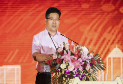 6月18日晚，“洪城大市场整体搬迁启动仪式”在新市场C9多功能厅隆重举行。洪大集团总经理陈立群代表集团董事长刘如强及洪大集团发表热情洋溢的致辞，在现场和云直播平台引起热烈反响和强烈共鸣，现全文予以转载。让我们同心同路，告别老市场；鹏程万里，奔向新未来！