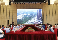 6月5日上午，市交管局在新洪城大市场C9多功能厅组织召开了“新市场开业交通组织推进会”。南昌市交管局常务副局长周培民、副局长曾鸣携相关科室负责人和南昌县交通局、自然资源局、交警大队等部门负责人出席会议，集团副总经理兼股份公司常务副总经理贾林、集团副总经理兼股份公司副总经理刘向飞、股份公司副总经理黄宇、股份公司总经理助理桂佳伦参加会议。市交管局副局长曾鸣主持会议。