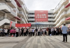       6月13日，洪大集团组织全体员工开展周末新市场卫生清扫义务劳动，集团总经理陈立群及王跃军、贾林、刘向飞、龚林、刘水桂、程礼贵、谢运福、吴海龙、黄志强等集团领导身先士卒，组织并带领七支劳动突击队开展新市场开业区域环境卫生清扫工作。