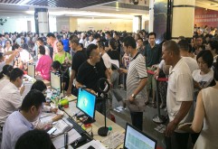 开业倒计时 | 紧跟洪大 抱团发展 广大商户踊跃办理新市场分铺信息采集